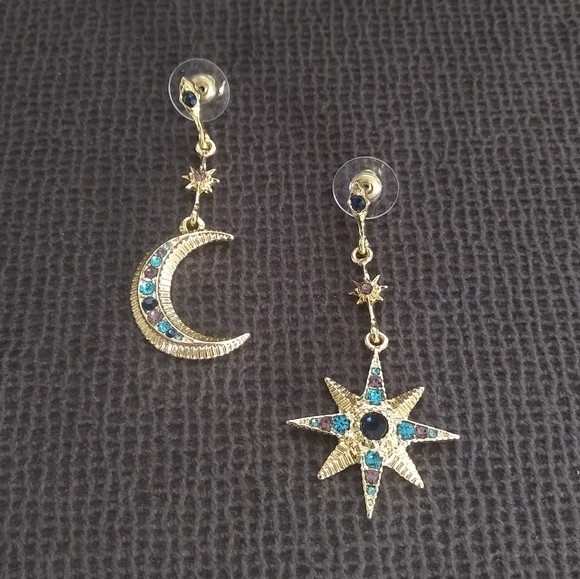 Arm Candy by Eye Candy Jewelry - Arm💪 Candy🍭 Moon🌙 and Star⭐ Dangle Earrings